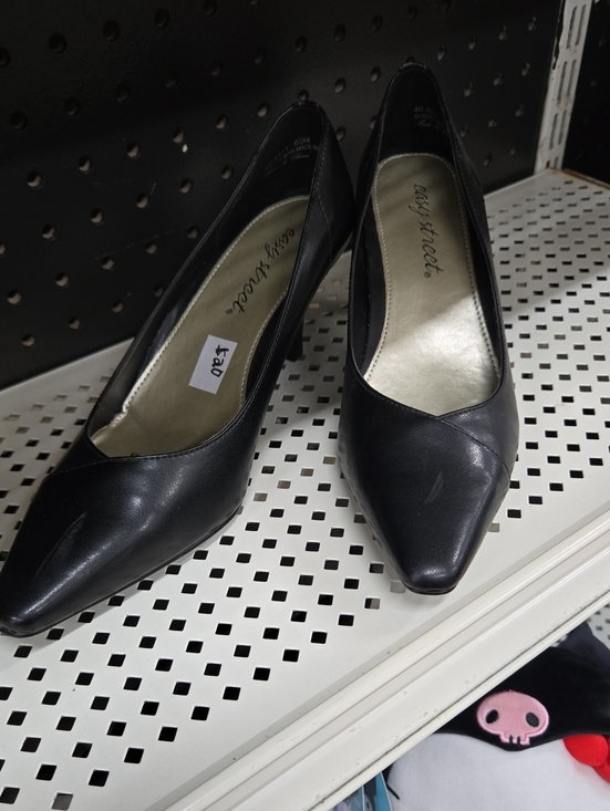 easy street Shoes - easy street Black Pointed-Toe Leather Pumps